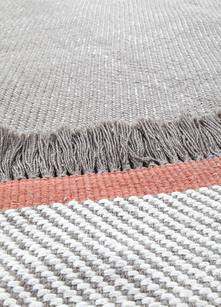Taupe/coral